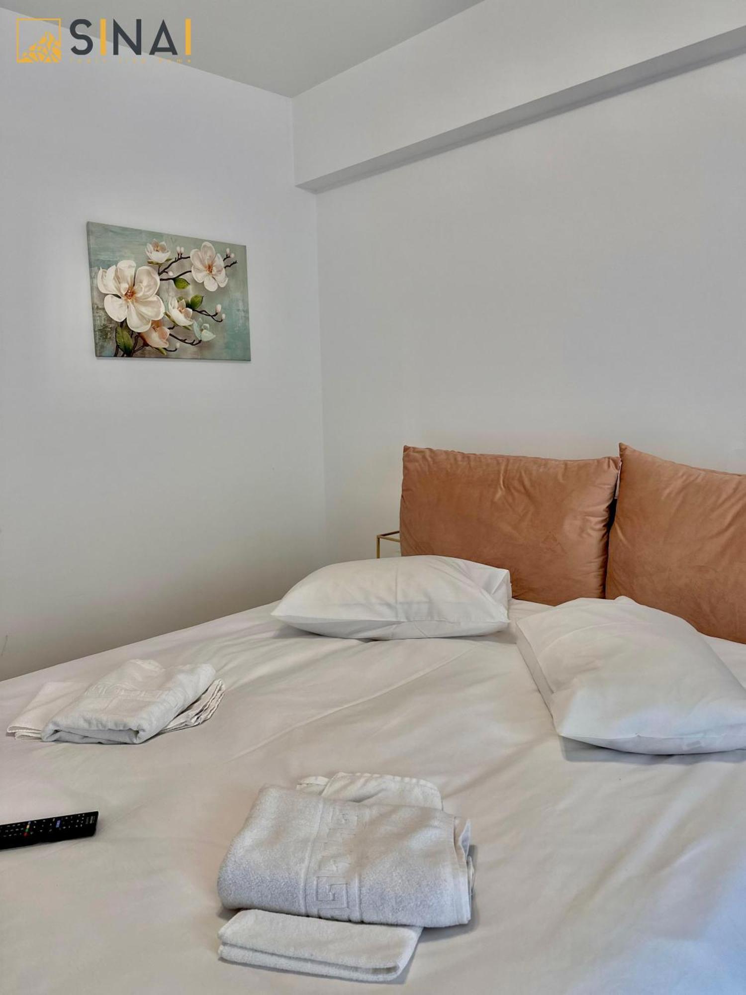 Sinai Aph Apartments Синая Екстериор снимка